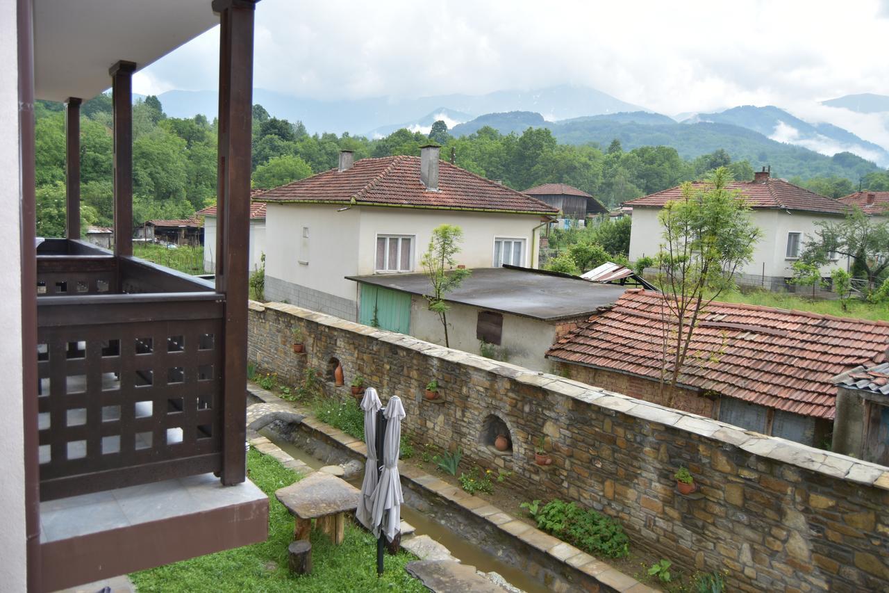 Family Hotel Balkana Apriltsi  Exterior foto